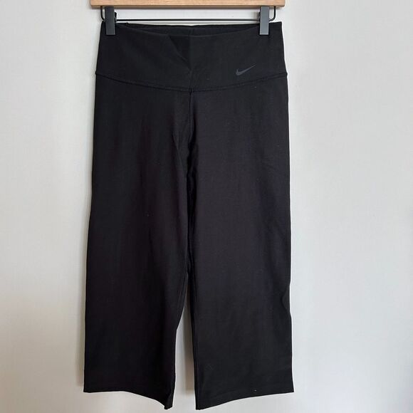 Nike Dri Fit Crops - Picture 2 of 7